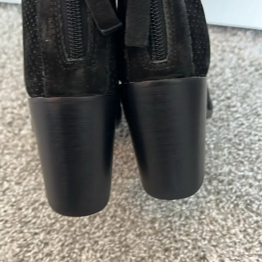 CHOCOLAT BLU Black Suede Ankle Boots‎ Bootie back zipper 36 6 Nubuck Leather NEW